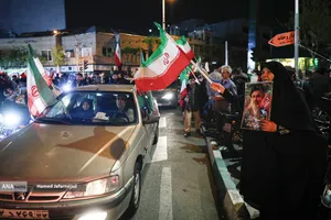 اجتماع مردمی در حمایت از رزمندگان اسلام و بیعت با رهبری و محکومیت حملات وحشیانه صهیونیستی - آمریکایی با حضور مردم انقلابی و شهیدپرور در میدان شهدا تهران