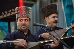 اجرای موسیقی آذری در میدان هفت تیر تهران