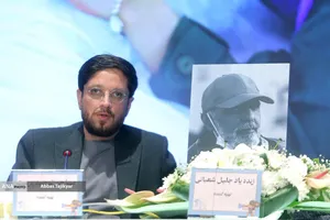 مهاجر توحیدپرست تهیه کننده در نشست خبری فیلم سینمایی اسفند