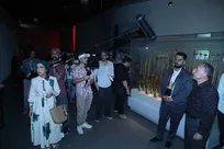 بازدید جمعی از فعالان رسانه‌ای خارجی از موزه ملی انقلاب اسلامی و دفاع مقدس