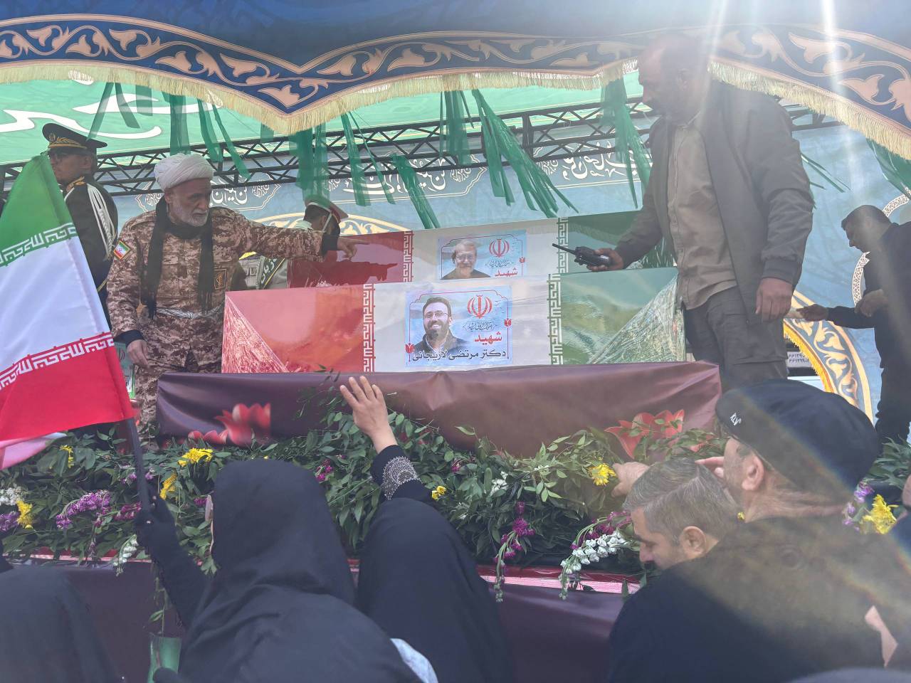 آغاز تشییع پیکر شهید لاریجانی و ۸۴  قهرمان ناوشکن دنا / وداع مردم تهران با سرداران دریا و میدان+ فیلم و عکس