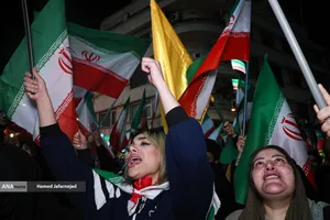 اجتماع به عشق وطن دسته پرچم داران ایران- میدان انقلاب تهران