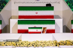 ادای احترام فرهیختگان و هیأت&zwnj;های دینی و شخصیت&zwnj;های سیاسی و فرهنگی کشورهای جهان