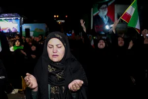 اقامه نماز استغاثه به امام زمان زمان(عج) - چهارراه نبرد خیابان پیروزی