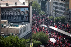 تشییع پیکر مطهر آقای شهید ایران و خانواده ایشان -۱
