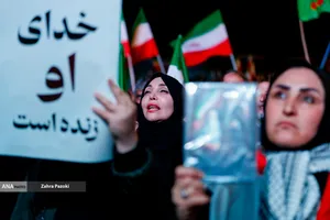 مراسم عزاداری در سوگ رهبر شهید انقلاب - میدان انقلاب تهران
