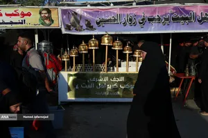 پیاده روی زائرین اربعین حسینی به یاد رهبر شهید انقلاب