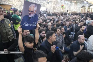 تشییع و تدفین پیکر مطهر دانشمند هسته&zwnj;ای شهید محمدمهدی طهرانچی رییس دانشگاه آزاد اسلامی و همسر گرانقدرش شهیده مژگان قراویری در حرم حضرت عبدالعظیم حسنی(ع)