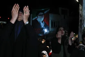 اقامه نماز استغاثه به امام زمان زمان(عج) - چهارراه نبرد خیابان پیروزی