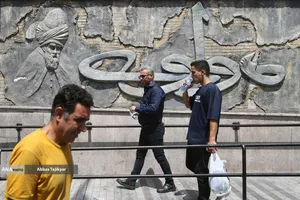 نوشیدن آب در گرمای تابستان