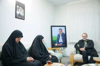 دیدار علی لاریجانی با خانواده شهید سرلشکر سعید ایزدی (حاج رمضان) در تهران