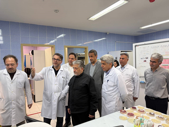 دکتر رنجبر از آزمایشگاه فوقتخصصی فرهیختگان بازدید کرد دکتر رنجبر از آزمایشگاه فوقتخصصی فرهیختگان بازدید کرد