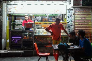 حضور مردم در رستوران ها و غذاخوری ها در شب های تهران 