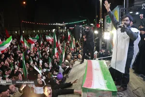  اجتماع مردمی در خونخواهی امام شهید امت - خیابان پیروزی چهارراه کوکاکولا