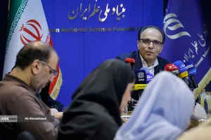 محمدرضا هرمزی&zwnj;نژاد رئیس بنیاد ملی علم ایران در نشست خبری برنامه ملی جهش