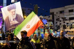 مراسم عزاداری در سوگ رهبر شهید انقلاب - میدان انقلاب تهران
