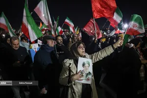 وداع با پیکر شهدای ناوشکن دنا در میدان دریاچه