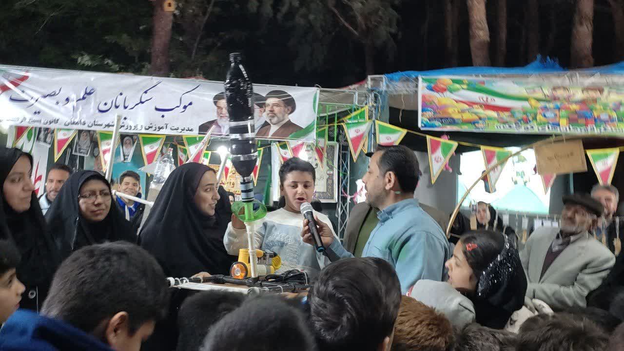 دانش‌آموزان حاضر در تجمع‌های شب‌های اقتدار؛ فرشتگان آسمانی‌اند که به زمین آمده‌اند. 