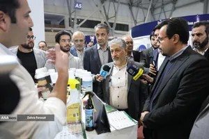 دکتر بیژن رنجبر رییس دانشگاه آزاد اسلامی در مراسم افتتاحیه سومین دوره نمایشگاه فناوری و نوآوری فن نما 1404