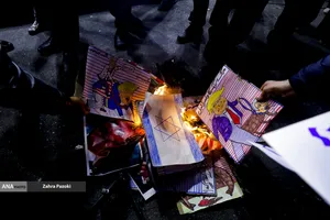 وداع با شهدای ناوشکن دنا و حمایت از نیروهای مسلح