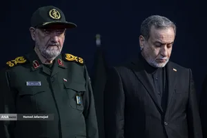 ادای احترام مقامات و مسئولان خارجی به پیکر امام شهید 
