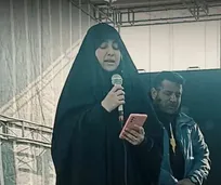 رجزخوانی همسر شهید مهدی فیض‌الله‌زاده بر سر مزارش+فیلم