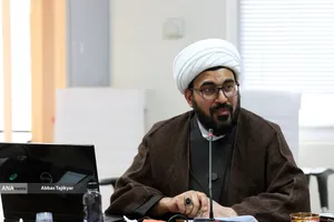 استاد محمد صادق ابوالحسنی منذر تاریخ&zwnj;پژوه و نویسنده در نشست عاشورا در منظومه فکری رهبر شهید، امام خامنه&zwnj;ای (قدس سره) 