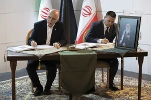 ادای احترام مقامات و مسئولان خارجی به پیکر امام شهید 