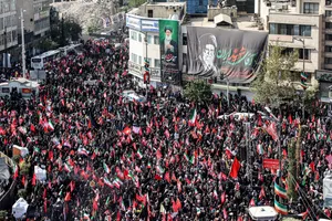 تشییع پیکر مطهر آقای شهید ایران و خانواده ایشان -۱
