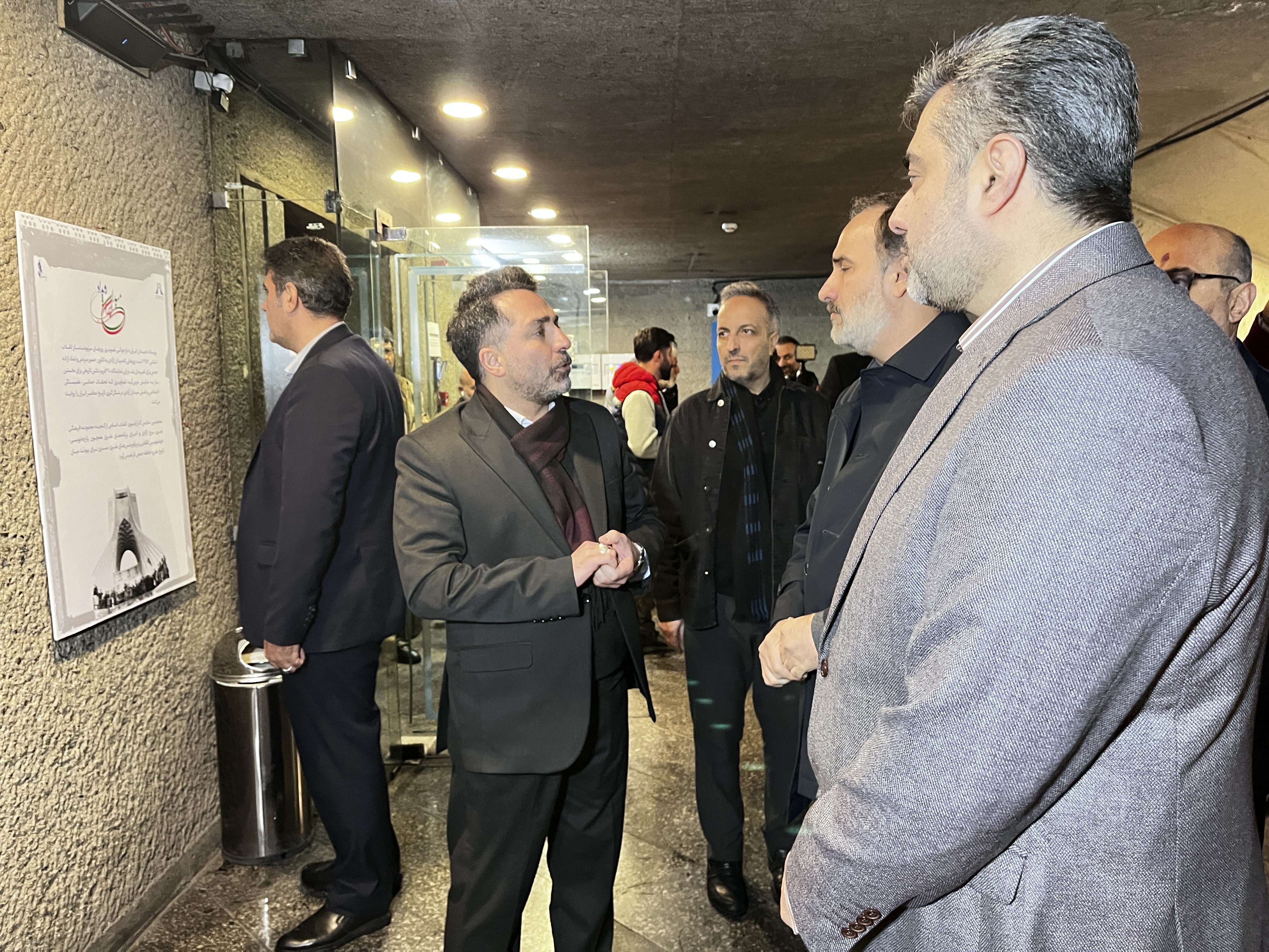 آغاز نمایشگاه «میدان ایران» در برج آزادی / شفیعی: هدف ما زنده نگه‌داشتن خاطره روز‌های انقلاب برای نسل جدید است