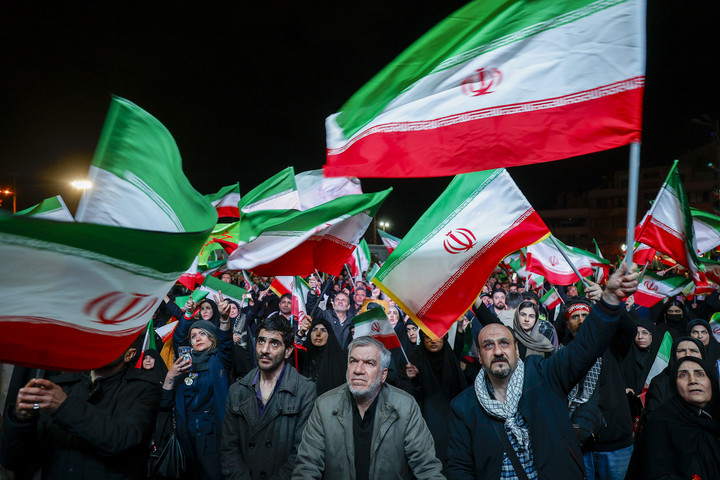 اجتماع مردمی در حمایت از رزمندگان اسلام - میدان انقلاب