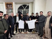 دیدار عضو هیات رییسه فدراسیون فوتبال با دو خانواده شهید در اصفهان