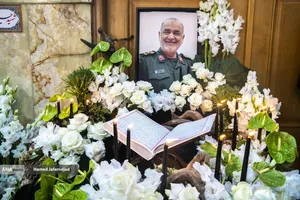 اجتماع مردم کنار مزار شهید سپهبد سلامی در ایام اربعین فرمانده دلاور سپاه اسلام