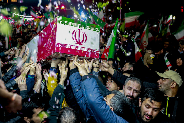 وداع و تشییع پیکر مطهر فرمانده یگان ویژه فاتحین و‌ همرزمانش