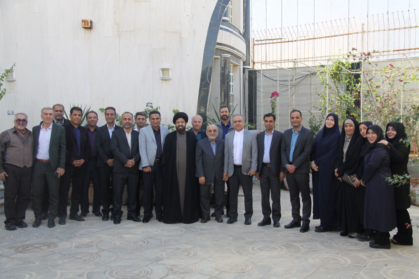 دیدار رئیس و جمعی از کارکنان دانشگاه با پایه‌گذار حرکت نوین دانشگاه آزاد بوشهر