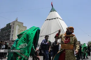 آیین خیمه سوزان عاشورا در چهارراه گلوبندک تهران
