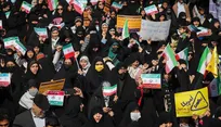 آغاز راهپیمایی یوم‌الله ۱۳ آبان از دفتر مقام معظم رهبری تا حرم کریمه اهل‌بیت در قم