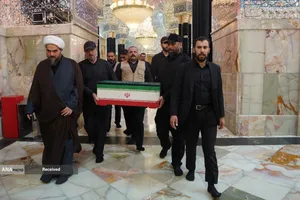 اقامه نماز بر پیکر مطهر رهبر شهید امّت در حرم مطهر حضرت امیرالمؤمنین(ع) 