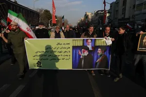 بیعت مردم با آیت&zwnj;الله سید مجتبی خامنه&zwnj;ای سومین رهبر جمهوری اسلامی ایران