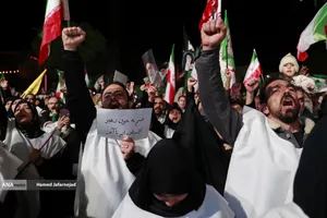  اجتماع مردمی در خونخواهی امام شهید امت - خیابان پیروزی چهارراه کوکاکولا