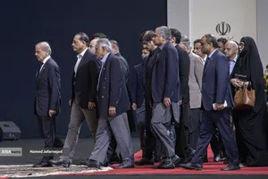ادای احترام مقامات و مسئولان خارجی به پیکر امام شهید 