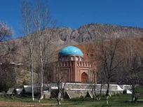 انتقال-مشتی-از-خاک-مقبره-رودکی-به-استان-خراسان