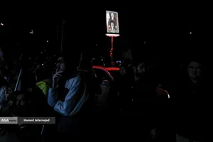 مراسم وداع با شهدای ناوشکن دنا و حمایت از نیروهای مسلح با حضور دکتر بیژن رنجبر و دانشگاهیان دانشگاه آزاد اسلامی استان تهران و اقشار مختلف مردم - میدان فردوسی تهران