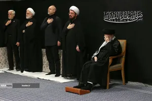 مراسم عزادارای شب عاشورای حسینی(ع) در حسینیه امام خمینی(ره) با حضور رهبر معظم انقلاب