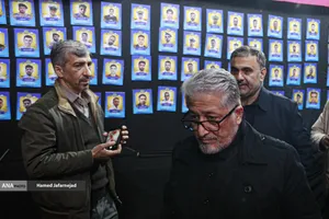 مراسم وداع با شهدای ناوشکن دنا و حمایت از نیروهای مسلح با حضور دکتر بیژن رنجبر و دانشگاهیان دانشگاه آزاد اسلامی استان تهران و اقشار مختلف مردم - میدان فردوسی تهران