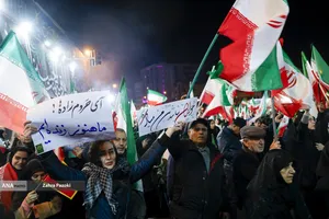 وداع با شهدای ناوشکن دنا و حمایت از نیروهای مسلح