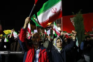 اجتماع مردمی در حمایت از رزمندگان اسلام و بیعت با رهبری و محکومیت حملات وحشیانه صهیونیستی - آمریکایی با حضور مردم انقلابی و شهیدپرور در میدان شهدا تهران