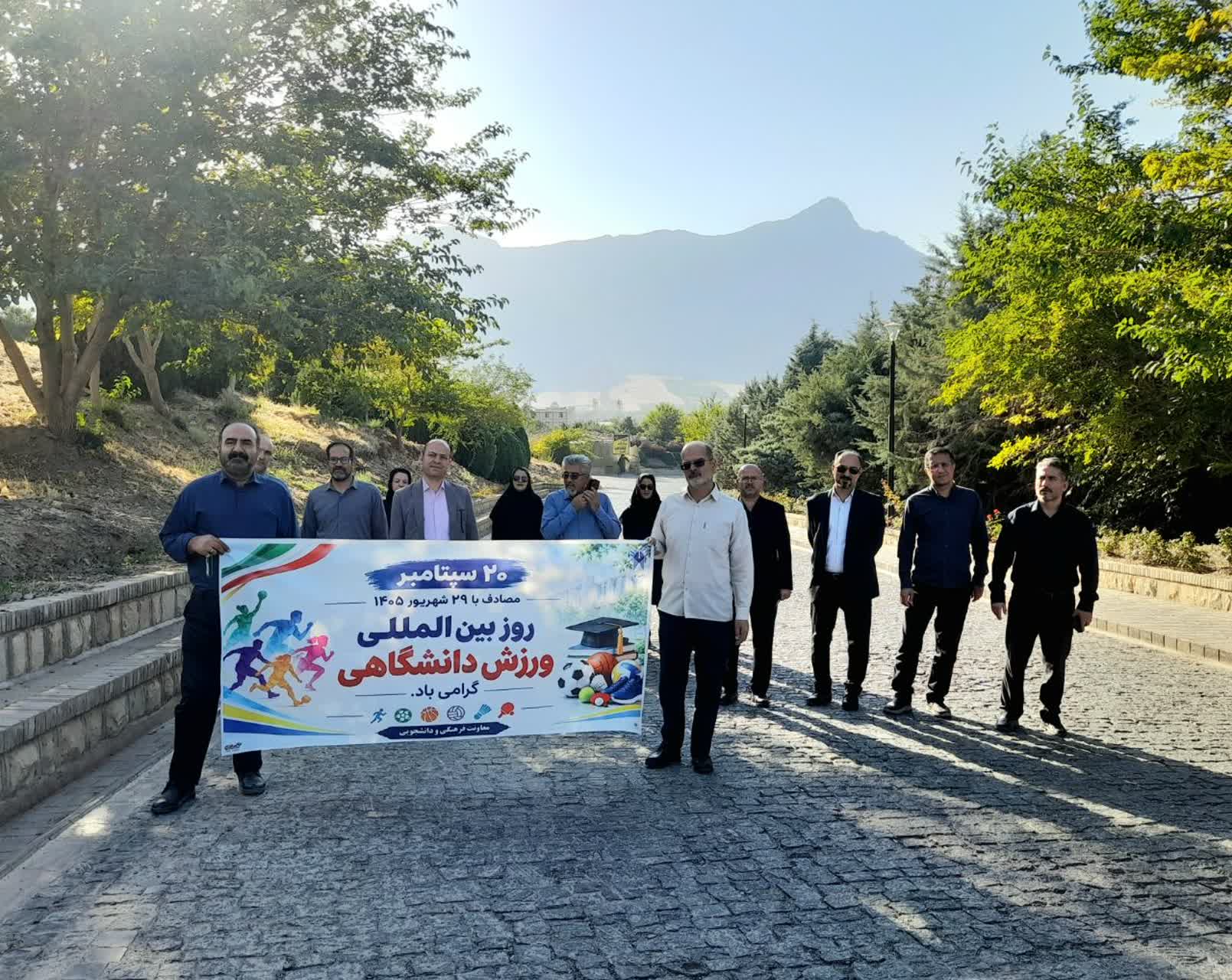 از مزار شهدای گمنام واحد ملایر تا مزار شهدای گمنام بام؛ همایش پیاده‌روی در روز گرامیداشت ورزش دانشگاهی