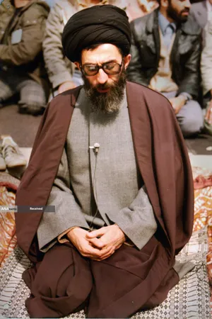 مجموعه تصاویر قاب های ماندگار از مجاهد خستگی ناپذیر حضرت آیت&zwnj;الله العظمی شهید سیدعلی حسینی خامنه&zwnj;ای(رحمه الله علیه)