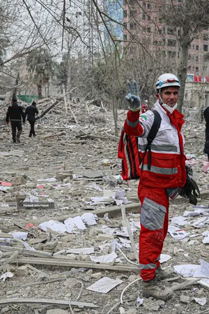 حمله هوایی جنگنده&zwnj;های اسرائیلی_آمریکایی به خیابان پیروزی تهران